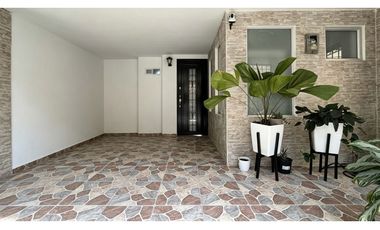 Casa remodelada con terraza en venta | Bosque de Versalles - Palmira