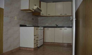 ALQUILER Excelente PH 3 Amb. con Patio en Martínez