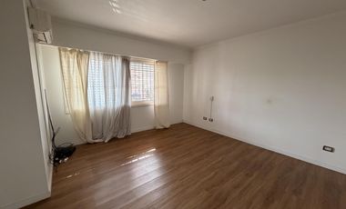 Casa en Acassuso en alquiler con pileta