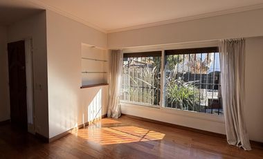 Casa en Acassuso en alquiler con pileta