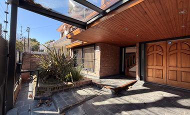 Casa en Acassuso en alquiler con pileta