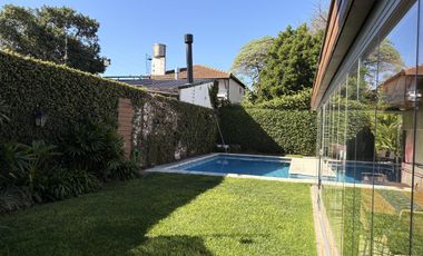 Casa en Acassuso en alquiler con pileta