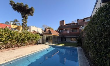 Casa en Acassuso en alquiler con pileta