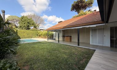 Casa en Acassuso en alquiler con pileta