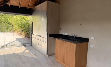 Casa en Acassuso en alquiler con pileta