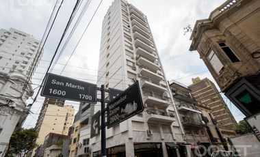 Piso de 2 dormitorios, escritorio y cochera