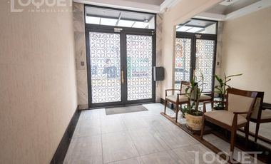 Piso de 2 dormitorios, escritorio y cochera