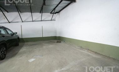 Piso de 2 dormitorios, escritorio y cochera