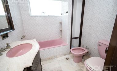 Piso de 2 dormitorios, escritorio y cochera