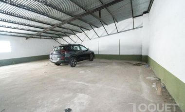 Piso de 2 dormitorios, escritorio y cochera