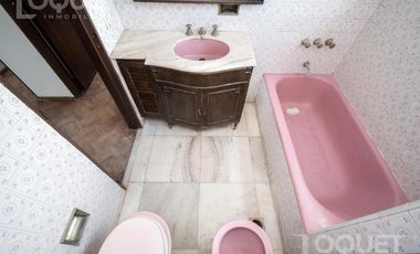 Piso de 2 dormitorios, escritorio y cochera