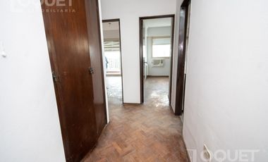 Piso de 2 dormitorios, escritorio y cochera