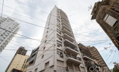 Piso de 2 dormitorios, escritorio y cochera