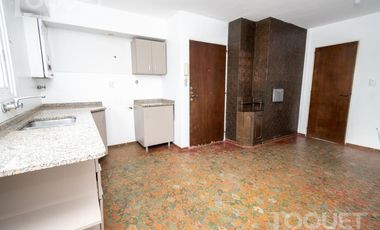 Piso de 2 dormitorios, escritorio y cochera
