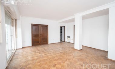 Piso de 2 dormitorios, escritorio y cochera