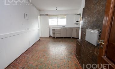 Piso de 2 dormitorios, escritorio y cochera
