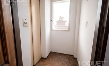 Piso de 2 dormitorios, escritorio y cochera