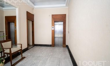 Piso de 2 dormitorios, escritorio y cochera