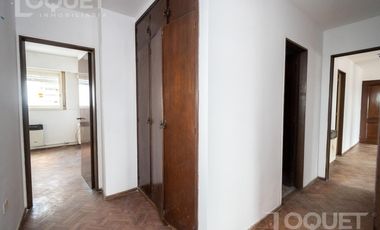 Piso de 2 dormitorios, escritorio y cochera