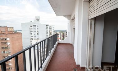 Piso de 2 dormitorios, escritorio y cochera
