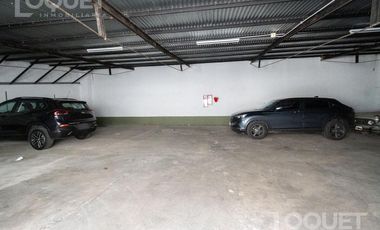 Piso de 2 dormitorios, escritorio y cochera