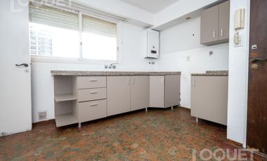 Piso de 2 dormitorios, escritorio y cochera