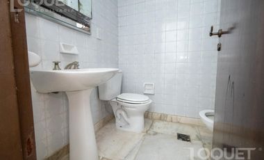 Piso de 2 dormitorios, escritorio y cochera