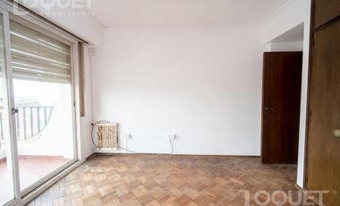 Piso de 2 dormitorios, escritorio y cochera