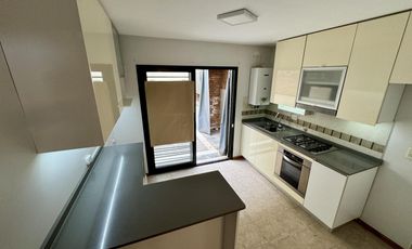 PH-duplex, cochera y patio.