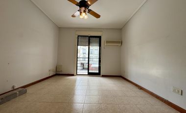 PH-duplex, cochera y patio.