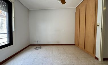 PH-duplex, cochera y patio.