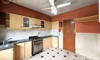 PH 5 Ambientes en Venta con Cochera y Terraza en Remedios de Escalada