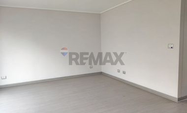 Arriendo Casa en Condominio con Laguna 4D/3B