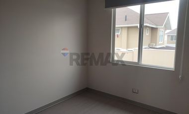 Arriendo Casa en Condominio con Laguna 4D/3B