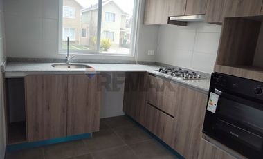 Arriendo Casa en Condominio con Laguna 4D/3B