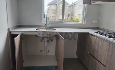 Arriendo Casa en Condominio con Laguna 4D/3B