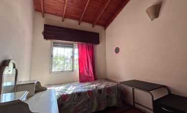 Casa de dos plantas en venta | Haedo - Morón | con cochera y pileta