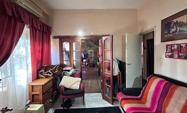 Casa de dos plantas en venta | Haedo - Morón | con cochera y pileta