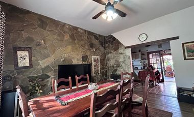 Casa de dos plantas en venta | Haedo - Morón | con cochera y pileta