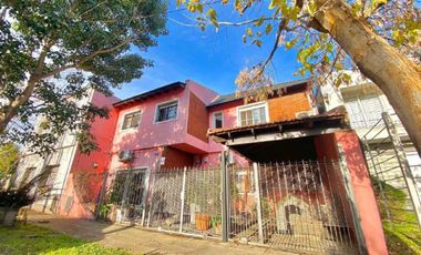 Casa de dos plantas en venta | Haedo - Morón | con cochera y pileta