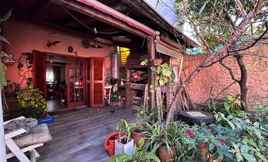 Casa de dos plantas en venta | Haedo - Morón | con cochera y pileta