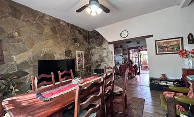 Casa de dos plantas en venta | Haedo - Morón | con cochera y pileta