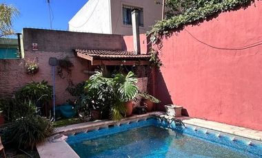 Casa de dos plantas en venta | Haedo - Morón | con cochera y pileta
