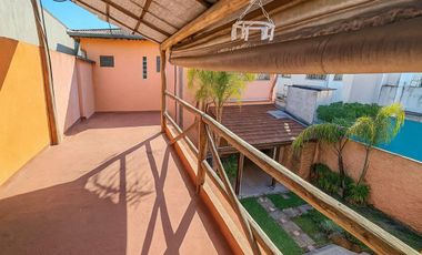 Casa de dos plantas en venta | Haedo - Morón | con cochera y pileta