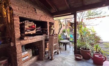 Casa de dos plantas en venta | Haedo - Morón | con cochera y pileta