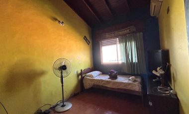 Casa de dos plantas en venta | Haedo - Morón | con cochera y pileta