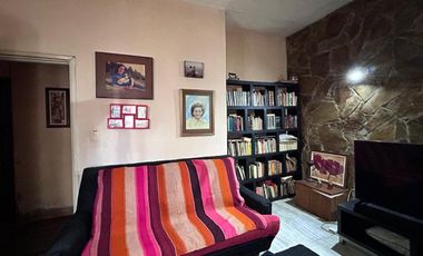Casa de dos plantas en venta | Haedo - Morón | con cochera y pileta