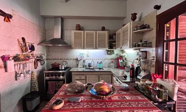 Casa de dos plantas en venta | Haedo - Morón | con cochera y pileta