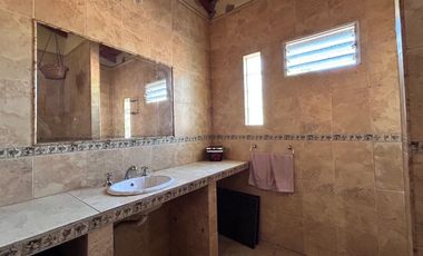 Casa de dos plantas en venta | Haedo - Morón | con cochera y pileta