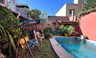 Casa de dos plantas en venta | Haedo - Morón | con cochera y pileta